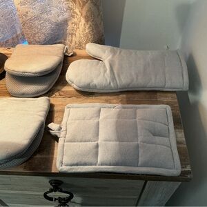 Elegant Gray Herringbone Kitchen Set glove/mini mitts